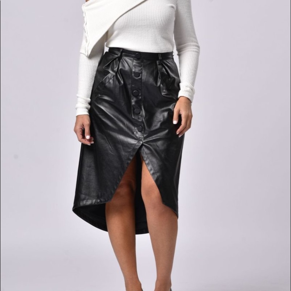 Black Tiara skirt!